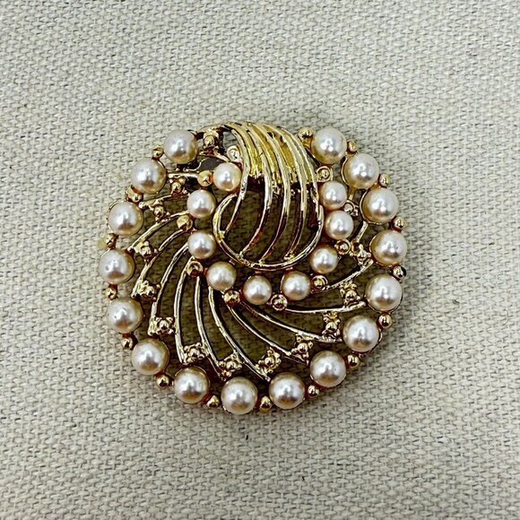 Vintage Swirl Brooch Mid-Century Gold-Tone Imitation Pearl Pin Retro MCM Classic - Picture 1 of 8